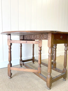 A Very Good Antique English Country Oak Drop Leaf Gate Leg Table