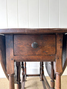 A Very Good Antique English Country Oak Drop Leaf Gate Leg Table