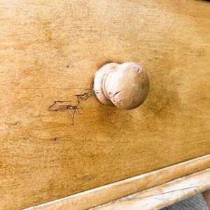 A 19th Century English Chest of Drawers/Dresser