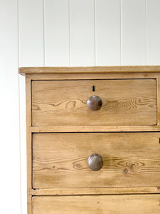 A 19th Century English Chest of Drawers/Dresser