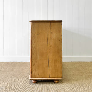 A 19th Century English Chest of Drawers/Dresser