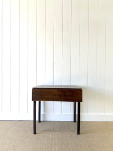 An English Country Oak 18thC Drop Leaf Table