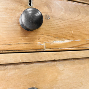 A 19th Century English Chest of Drawers/Dresser