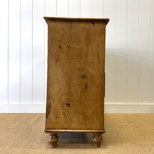 A 19th Century English Pine Chest of Drawers/Dresser with Tulip Feet