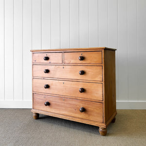 A 19th Century English Pine Chest of Drawers/Dresser with Tulip Feet