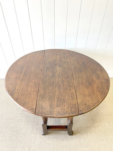 A Very Good Antique English Country Oak Drop Leaf Gate Leg Table