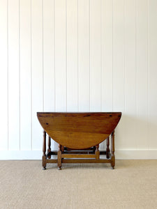 A Very Good Antique English Country Oak Drop Leaf Gate Leg Table