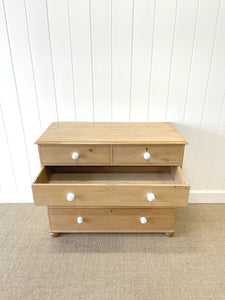 A 19th Century English Chest of Drawers/Dresser