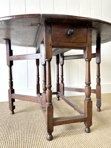 A Very Good Antique English Country Oak Drop Leaf Gate Leg Table