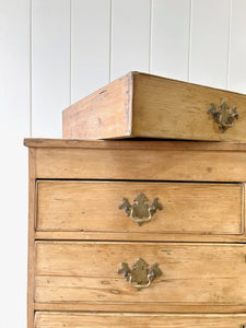 A Georgian English Pine Chest of Drawers Dresser c1810