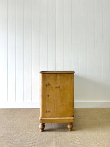 An Antique English Pine Chest of Drawers or Dresser with Tulip Feet c1890