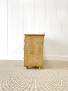 An Antique English Pine Chest of Drawers Dresser Tulip Feet c1890