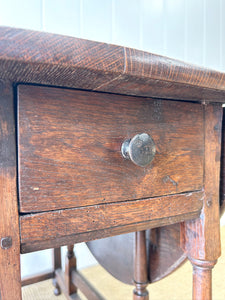 A Very Good Antique English Country Oak Drop Leaf Gate Leg Table