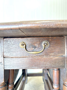 A Very Good Antique English Country Oak Drop Leaf Gate Leg Table