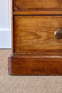 An English Pine Chest of Drawers with Wooden Knobs c1890