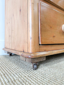 An Antique English Pine Chest of Drawers/Dresser c1890