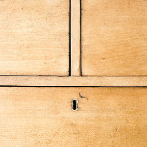 A 19th Century English Chest of Drawers/Dresser