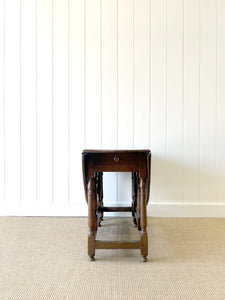 A Very Good Antique English Country Oak Drop Leaf Gate Leg Table