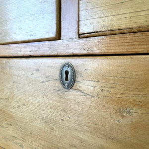 A 19th Century English Pine Chest of Drawers/Dresser with Tulip Feet