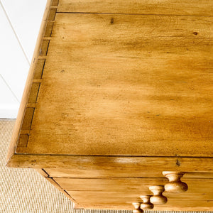 A 19th Century English Chest of Drawers/Dresser