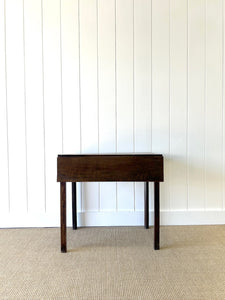 An English Country Oak 18thC Drop Leaf Table