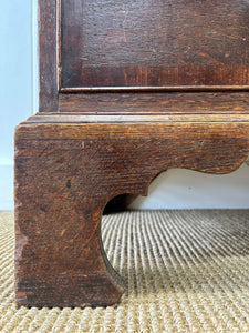 An English Georgian Oak Chest of Drawers c1800