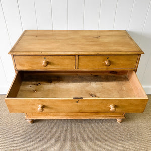 A 19th Century English Chest of Drawers/Dresser