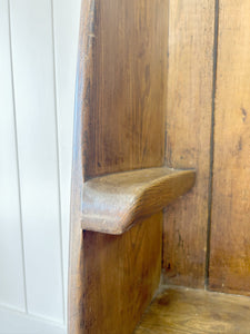 An Early English 19th Century Elm Crescent Settle