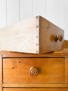 An Antique English Pine Chest of Drawers/Dresser c1890