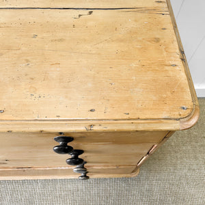 A 19th Century English Chest of Drawers/Dresser