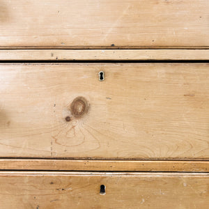 A 19th Century English Chest of Drawers/Dresser