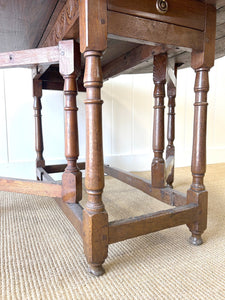 A Very Good Antique English Country Oak Drop Leaf Gate Leg Table