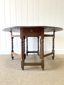 A Very Good Antique English Country Oak Drop Leaf Gate Leg Table