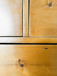 An Antique English Pine Chest of Drawers/Dresser c1890