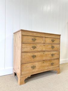 A Georgian English Pine Chest of Drawers Dresser c1810