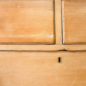 A 19th Century English Chest of Drawers/Dresser