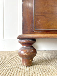 An Antique English Mahogany Chest of Drawers Dresser Tulip Feet c1890