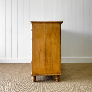 A 19th Century English Chest of Drawers/Dresser