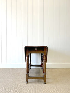 A Very Good Antique English Country Oak Drop Leaf Gate Leg Table