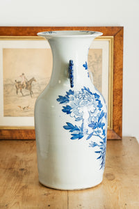 A Chinese Porcelain Blue and White Vase w/Phoenix & Chrysanthemum