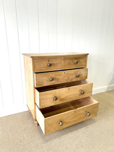 A 19th Century English Chest of Drawers/Dresser