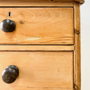 A 19th Century English Chest of Drawers/Dresser