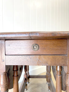 A Very Good Antique English Country Oak Drop Leaf Gate Leg Table