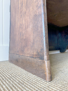 An Early English 19th Century Elm Crescent Settle