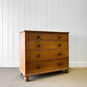 A 19th Century English Pine Chest of Drawers/Dresser with Tulip Feet