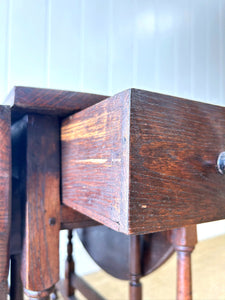 A Very Good Antique English Country Oak Drop Leaf Gate Leg Table