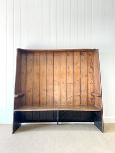 An Early English 19th Century Elm Crescent Settle