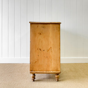 A 19th Century English Pine Chest of Drawers/Dresser with Tulip Feet