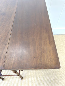 An Antique Regency Mahogany Spider Leg Table