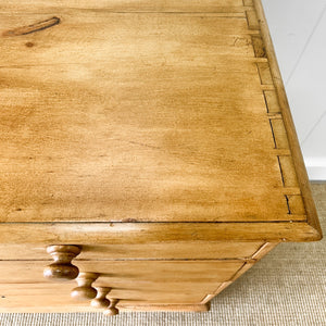 A 19th Century English Chest of Drawers/Dresser